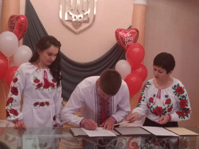 Новини Хмельницького - фото з “Іноді треба змовчати”: хмельницькі молодята про стосунки та весілля на Валентина “Іноді треба змовчати”: хмельницькі молодята про стосунки та весілля на Валентина, фото №7 на сайті vsim.ua