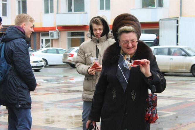 Новини Кам'янця-Подільського - фото з Кам’янчан пригощали солоденьким у честь св. Валентина (ФОТО) Кам’янчан пригощали солоденьким у честь св. Валентина (ФОТО), фото №3 на сайті 20minut.ua