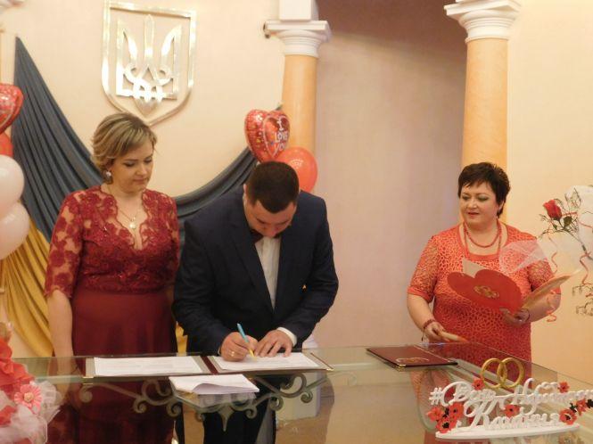 Новини Хмельницького - фото з “Іноді треба змовчати”: хмельницькі молодята про стосунки та весілля на Валентина “Іноді треба змовчати”: хмельницькі молодята про стосунки та весілля на Валентина, фото №5 на сайті vsim.ua