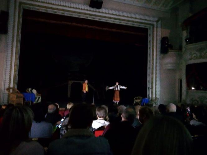 Новини Тернополя - фото з У театрі під час вистави не стало світла. Актори продовжили грати У театрі під час вистави не стало світла. Актори продовжили грати, фото №2 на сайті 20minut.ua