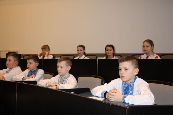 Новини Хмельницького - фото з Хмельницькі школярі на день стали "депутатами" Хмельницькі школярі на день стали "депутатами", фото №1 на сайті vsim.ua