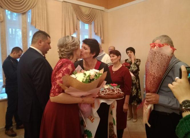 Новини Хмельницького - фото з “Іноді треба змовчати”: хмельницькі молодята про стосунки та весілля на Валентина “Іноді треба змовчати”: хмельницькі молодята про стосунки та весілля на Валентина, фото №2 на сайті vsim.ua