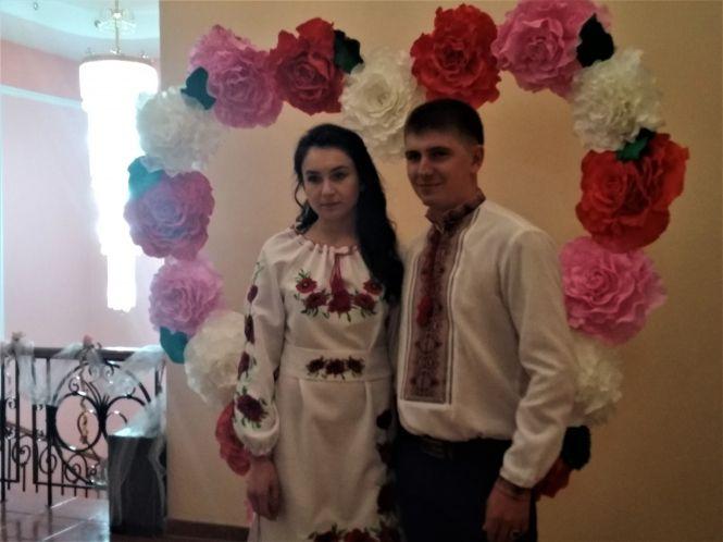 Новини Хмельницького - фото з “Іноді треба змовчати”: хмельницькі молодята про стосунки та весілля на Валентина “Іноді треба змовчати”: хмельницькі молодята про стосунки та весілля на Валентина, фото №3 на сайті vsim.ua