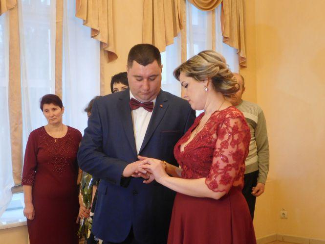 Новини Хмельницького - фото з “Іноді треба змовчати”: хмельницькі молодята про стосунки та весілля на Валентина “Іноді треба змовчати”: хмельницькі молодята про стосунки та весілля на Валентина, фото №4 на сайті vsim.ua