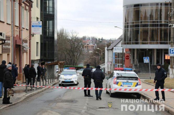 Новини Вінниці - фото з Замінування банку на Оводова: повідомлення було неправдиве Замінування банку на Оводова: повідомлення було неправдиве, фото №1 на сайті 20minut.ua