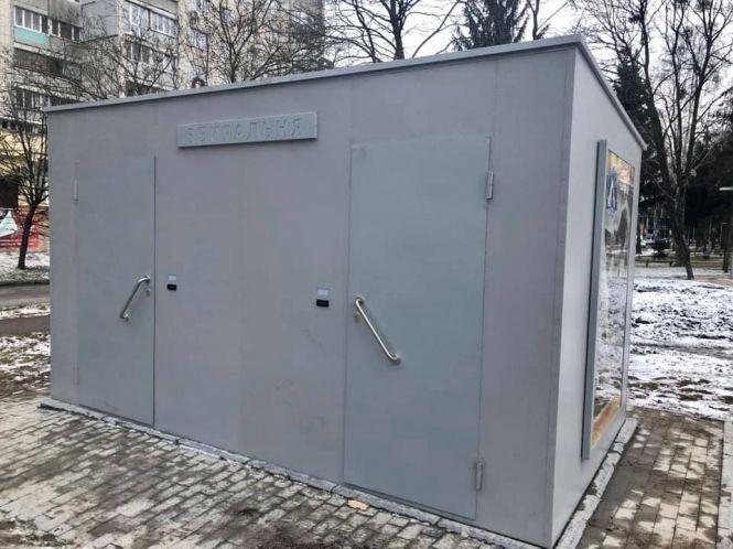 Новини Вінниці - фото з Туалет на проспекті Космонавтів коштує 1,3 мільйона гривень Туалет на проспекті Космонавтів коштує 1,3 мільйона гривень, фото №1 на сайті 20minut.ua