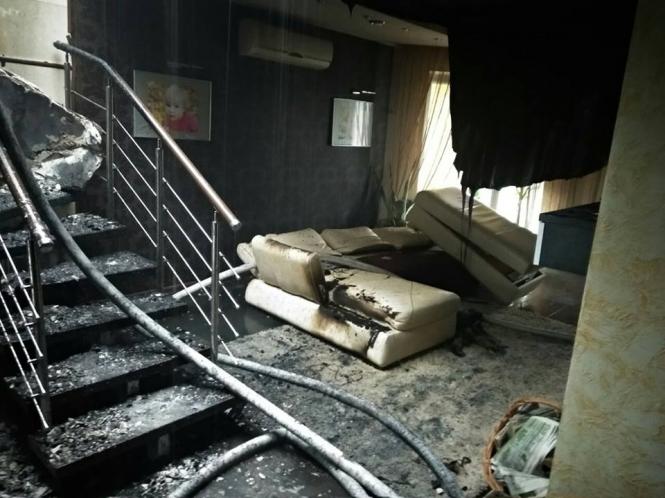 Вогонь охопив будинок на Довжку (ФОТО+ВІДЕО), фото №4 на сайті 20minut.ua