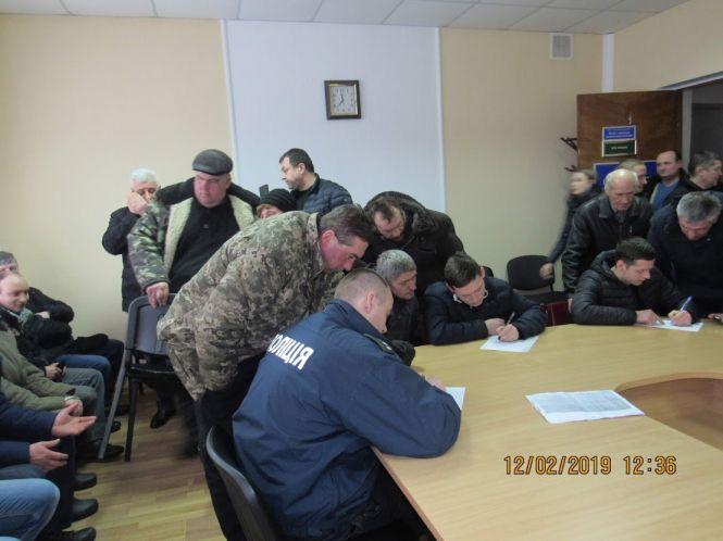 Рейдерський напад на село Миколаївка Козятинського району, фото №1 на сайті 20minut.ua