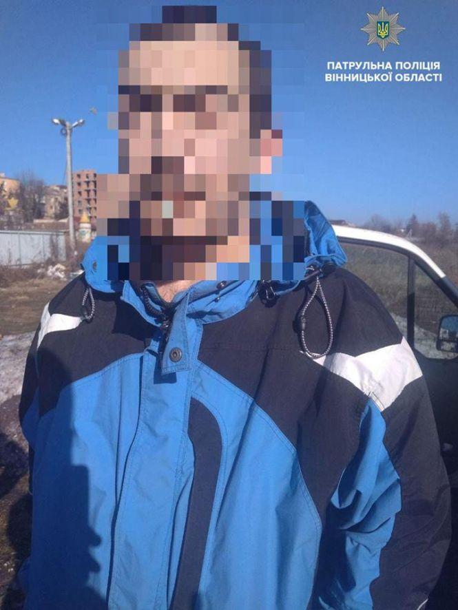 Новини Вінниці - фото з П’яна ДТП: водій не розминувся з припаркованим Nissan  та застряг у болоті П’яна ДТП: водій не розминувся з припаркованим Nissan  та застряг у болоті, фото №2 на сайті 20minut.ua