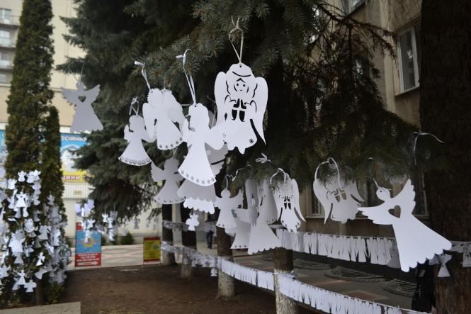 Хмельничани розвісили паперових янголів на честь Героїв Небесної Сотні, фото №8 на сайті vsim.ua