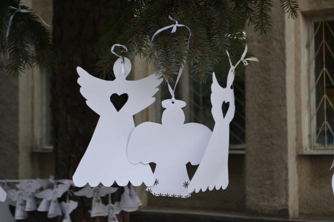 Хмельничани розвісили паперових янголів на честь Героїв Небесної Сотні, фото №7 на сайті vsim.ua