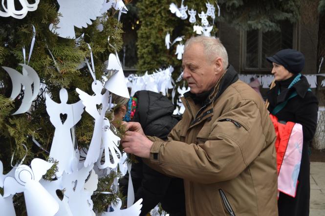 Хмельничани розвісили паперових янголів на честь Героїв Небесної Сотні, фото №15 на сайті vsim.ua