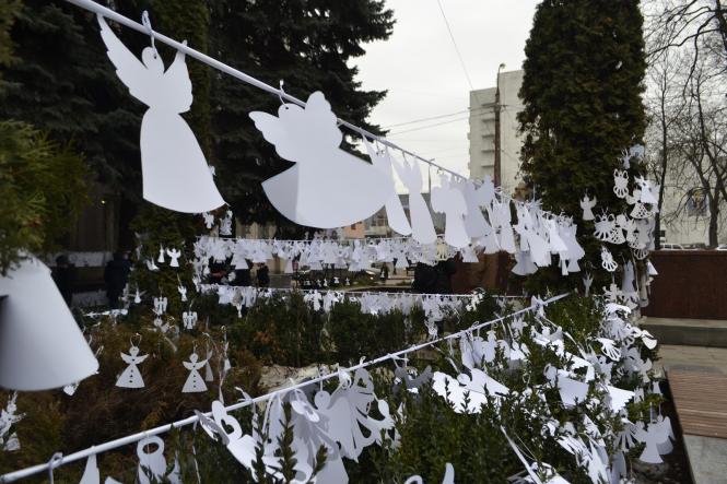 Хмельничани розвісили паперових янголів на честь Героїв Небесної Сотні, фото №17 на сайті vsim.ua