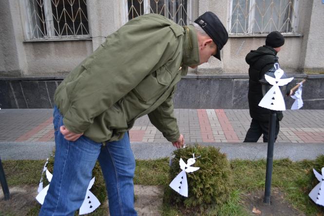 Хмельничани розвісили паперових янголів на честь Героїв Небесної Сотні, фото №3 на сайті vsim.ua