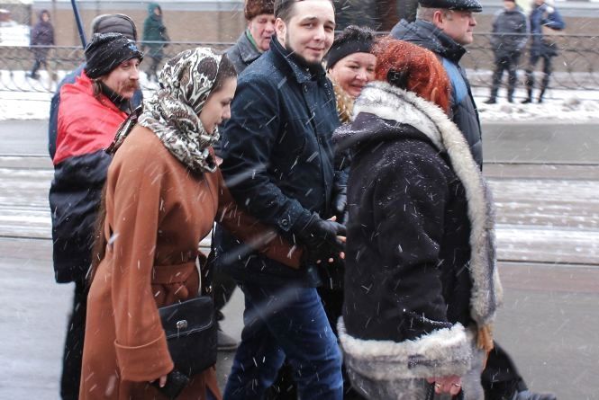 Новини Вінниці - фото з Вінницький активіст порізав портрети «Квантового Шевченка» у Києві Вінницький активіст порізав портрети «Квантового Шевченка» у Києві, фото №1 на сайті 20minut.ua