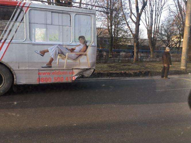 Новини Тернополя - фото з На Злуки аварія за участю тролейбуса.  Кілька вулиць в заторах (оновлено) На Злуки аварія за участю тролейбуса.  Кілька вулиць в заторах (оновлено), фото №4 на сайті 20minut.ua