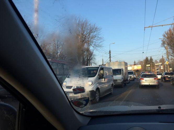 Новини Тернополя - фото з На Злуки аварія за участю тролейбуса.  Кілька вулиць в заторах (оновлено) На Злуки аварія за участю тролейбуса.  Кілька вулиць в заторах (оновлено), фото №5 на сайті 20minut.ua
