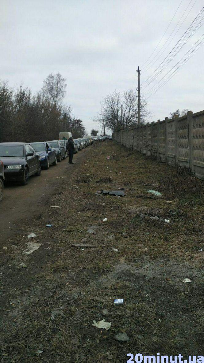 Новини Вінниці - фото з Черга по 500 «євроблях» та куча «порешал»: як розмитнюють авто у останні дні пільги? Черга по 500 «євроблях» та куча «порешал»: як розмитнюють авто у останні дні пільги?, фото №5 на сайті 20minut.ua