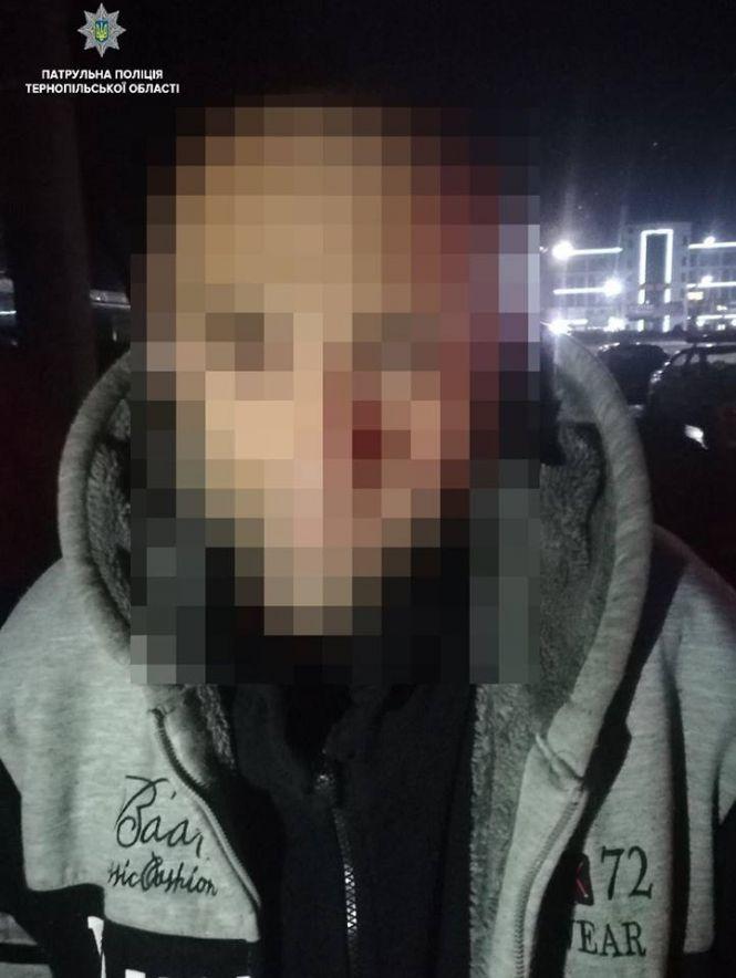 Новини Тернополя - фото з У Тернополі затримали “липового” поліцейського під "кайфом" з пістолетом і наркотиками У Тернополі затримали “липового” поліцейського під "кайфом" з пістолетом і наркотиками, фото №2 на сайті 20minut.ua