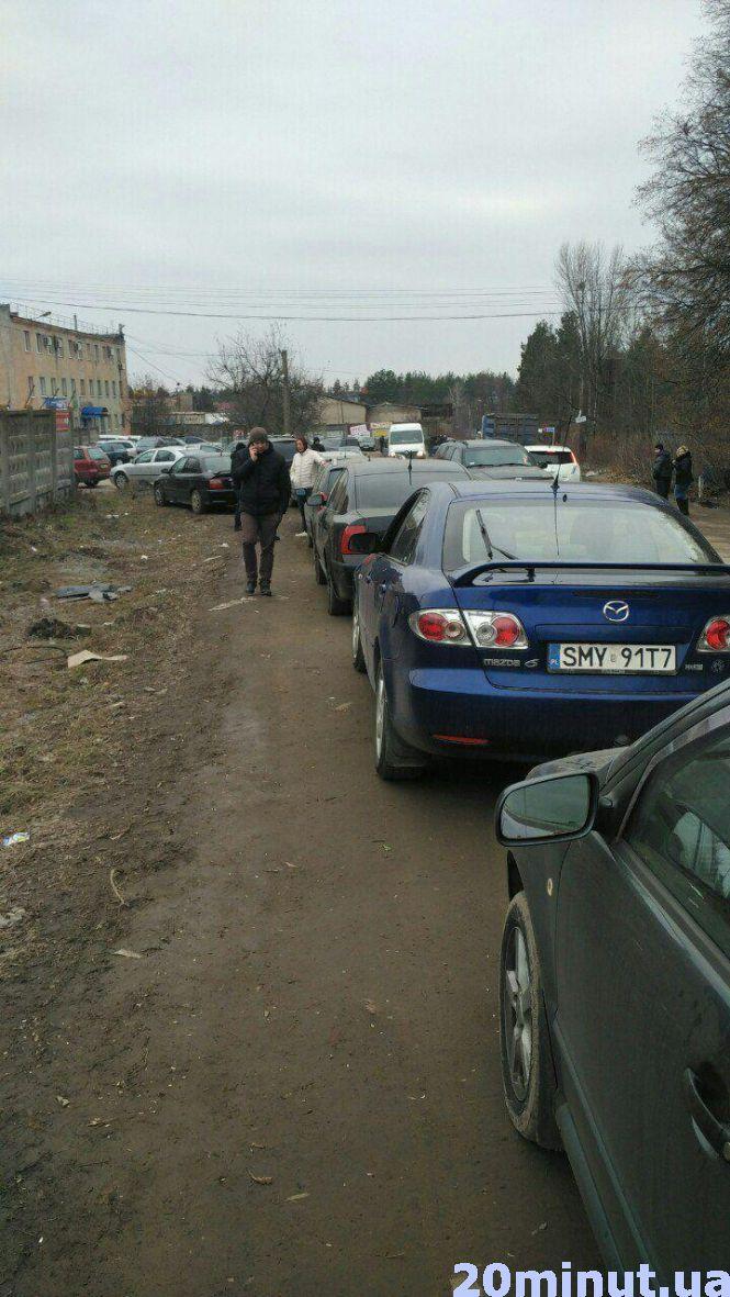 Новини Вінниці - фото з Черга по 500 «євроблях» та куча «порешал»: як розмитнюють авто у останні дні пільги? Черга по 500 «євроблях» та куча «порешал»: як розмитнюють авто у останні дні пільги?, фото №4 на сайті 20minut.ua