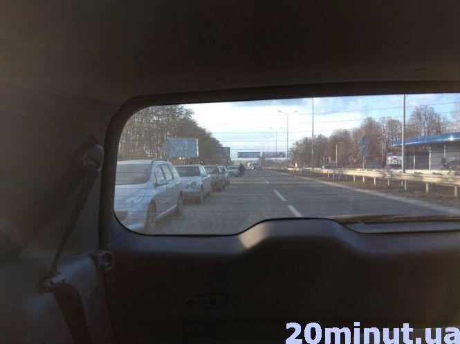 Новини Вінниці - фото з Черга по 500 «євроблях» та куча «порешал»: як розмитнюють авто у останні дні пільги?