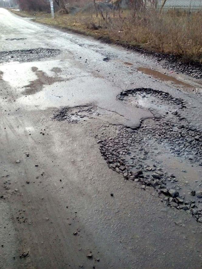 Новини Козятина - фото з В селі Козятин в деякі ями "плюнули" камінцями (Оновлено) В селі Козятин в деякі ями "плюнули" камінцями (Оновлено), фото №9 на сайті 20minut.ua