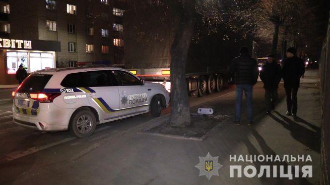 Новини Вінниці - фото з Смертельна ДТП на перехресті з Келецькою: водій вантажівки переїхав жінку Смертельна ДТП на перехресті з Келецькою: водій вантажівки переїхав жінку, фото №2 на сайті 20minut.ua