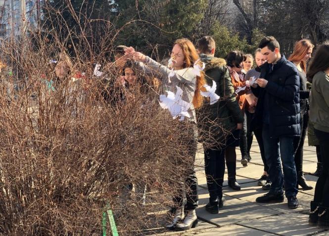 Ангели скорботи на шкільному подвір’ї Кам’янця (ФОТО), фото №3 на сайті 20minut.ua