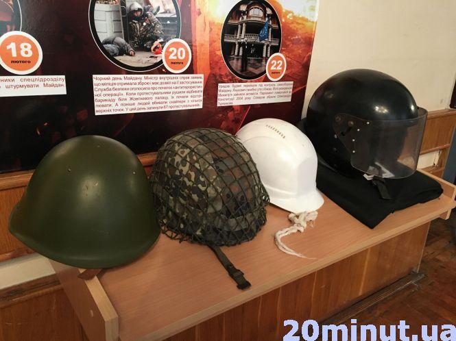 Новини Тернополя - фото з “Вони бережуть нас на небесах”: молодь у Тернополі вшанувала пам’ять Героїв Небесної сотні “Вони бережуть нас на небесах”: молодь у Тернополі вшанувала пам’ять Героїв Небесної сотні, фото №2 на сайті 20minut.ua