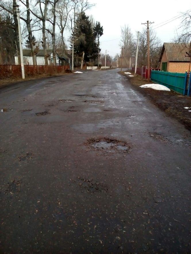 Новини Козятина - фото з В селі Козятин в деякі ями "плюнули" камінцями (Оновлено) В селі Козятин в деякі ями "плюнули" камінцями (Оновлено), фото №8 на сайті 20minut.ua