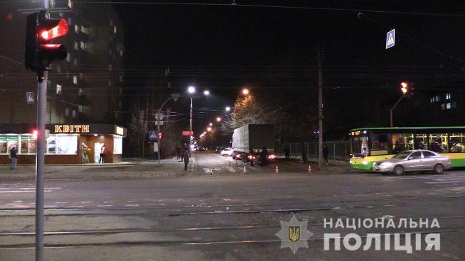 Новини Вінниці - фото з Смертельна ДТП на перехресті з Келецькою: водій вантажівки переїхав жінку Смертельна ДТП на перехресті з Келецькою: водій вантажівки переїхав жінку, фото №4 на сайті 20minut.ua