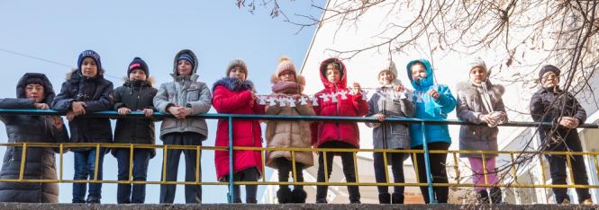 Ангели скорботи на шкільному подвір’ї Кам’янця (ФОТО), фото №5 на сайті 20minut.ua