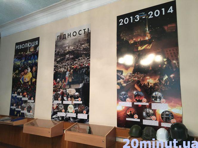 Новини Тернополя - фото з “Вони бережуть нас на небесах”: молодь у Тернополі вшанувала пам’ять Героїв Небесної сотні “Вони бережуть нас на небесах”: молодь у Тернополі вшанувала пам’ять Героїв Небесної сотні, фото №3 на сайті 20minut.ua