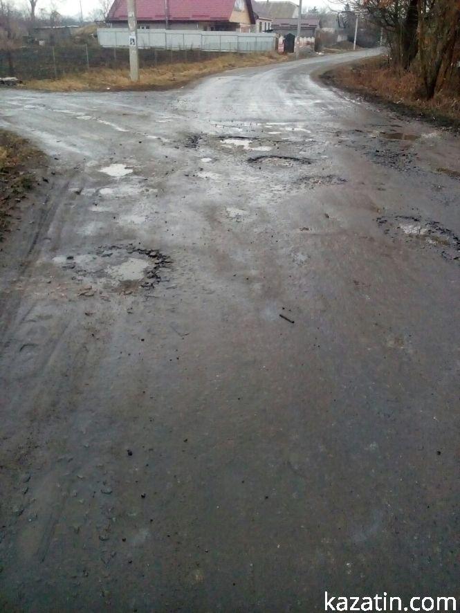 Новини Козятина - фото з В селі Козятин в деякі ями "плюнули" камінцями (Оновлено) В селі Козятин в деякі ями "плюнули" камінцями (Оновлено), фото №6 на сайті 20minut.ua