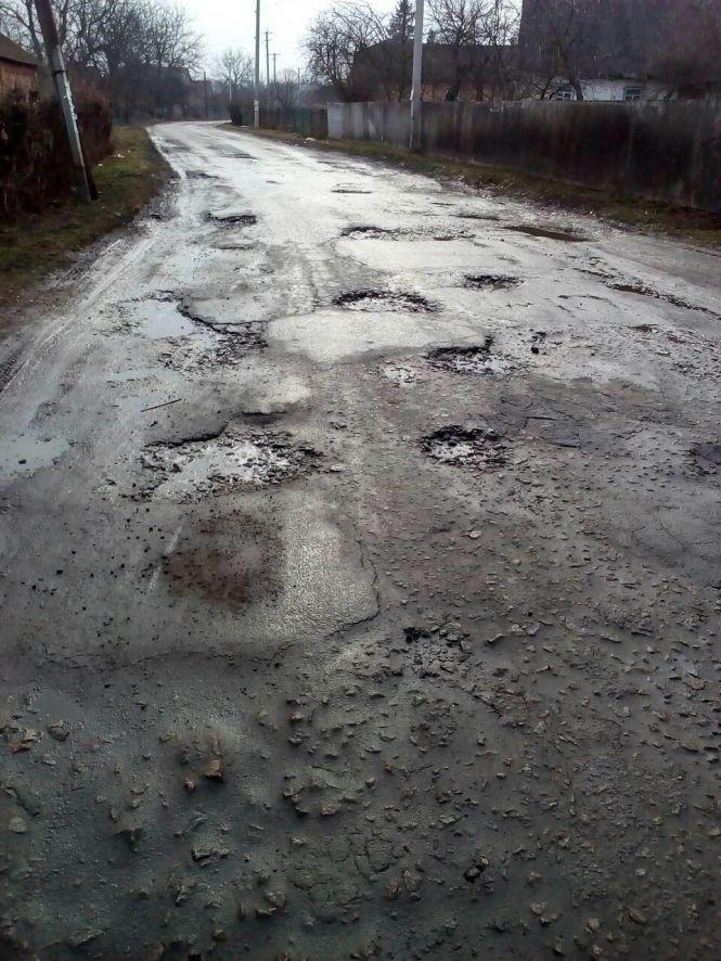 Новини Козятина - фото з В селі Козятин в деякі ями "плюнули" камінцями (Оновлено) В селі Козятин в деякі ями "плюнули" камінцями (Оновлено), фото №10 на сайті 20minut.ua