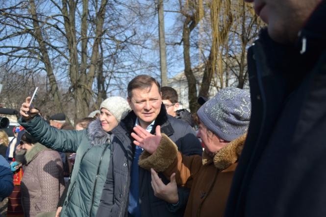 Новини Хмельницького - фото з “Менше свиней при владі, більше корів у селі”: Олег Ляшко відвідав Летичів (прес-служба Радикальної партії Олега Ляшка) “Менше свиней при владі, більше корів у селі”: Олег Ляшко відвідав Летичів (прес-служба Радикальної партії Олега Ляшка), фото №5 на сайті vsim.ua