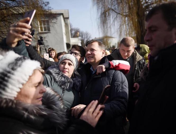 Новини Хмельницького - фото з “Менше свиней при владі, більше корів у селі”: Олег Ляшко відвідав Летичів (прес-служба Радикальної партії Олега Ляшка) “Менше свиней при владі, більше корів у селі”: Олег Ляшко відвідав Летичів (прес-служба Радикальної партії Олега Ляшка), фото №6 на сайті vsim.ua
