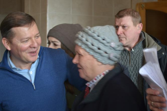 Новини Хмельницького - фото з “Менше свиней при владі, більше корів у селі”: Олег Ляшко відвідав Летичів (прес-служба Радикальної партії Олега Ляшка) “Менше свиней при владі, більше корів у селі”: Олег Ляшко відвідав Летичів (прес-служба Радикальної партії Олега Ляшка), фото №1 на сайті vsim.ua