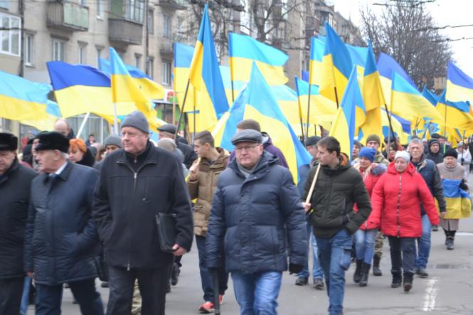 Жалобна хода, квіти та лампадки: хмельничани вшанували Героїв Небесної Сотні, фото №9 на сайті vsim.ua