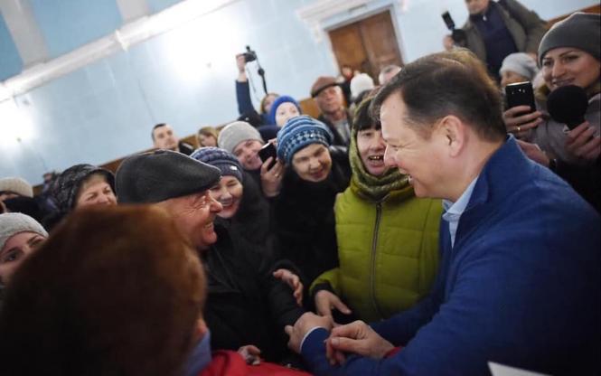 Новини Хмельницького - фото з “Менше свиней при владі, більше корів у селі”: Олег Ляшко відвідав Летичів (прес-служба Радикальної партії Олега Ляшка) “Менше свиней при владі, більше корів у селі”: Олег Ляшко відвідав Летичів (прес-служба Радикальної партії Олега Ляшка), фото №2 на сайті vsim.ua