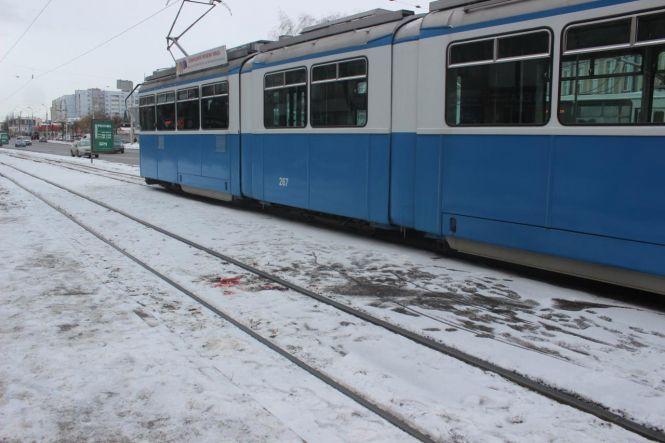 Новини Вінниці - фото з Сліди крові на снігу: на Замостянській трамвай збив жінку. Особу встановили (ОНОВЛЕНО) Сліди крові на снігу: на Замостянській трамвай збив жінку. Особу встановили (ОНОВЛЕНО), фото №2 на сайті 20minut.ua