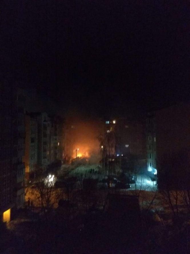 Новини Тернополя - фото з На "Алясці" вночі згоріли два автомобілі Kia На "Алясці" вночі згоріли два автомобілі Kia, фото №1 на сайті 20minut.ua