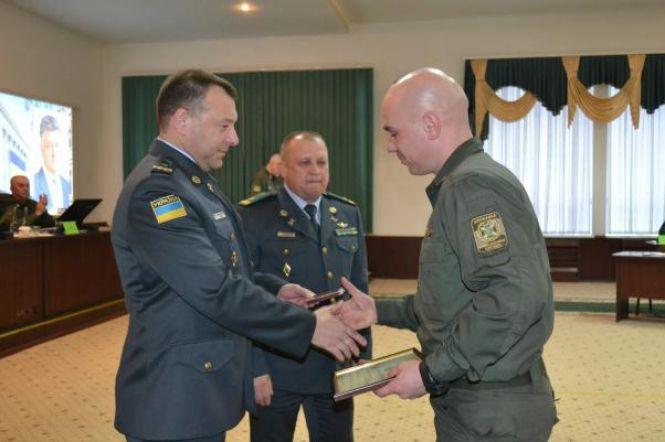 Новини Хмельницького - фото з Ангели для героїв, "нерозумні зупинки" та нагороди для кращих: ТОП-5 новин тижня у Хмельницькому Ангели для героїв, "нерозумні зупинки" та нагороди для кращих: ТОП-5 новин тижня у Хмельницькому, фото №4 на сайті vsim.ua