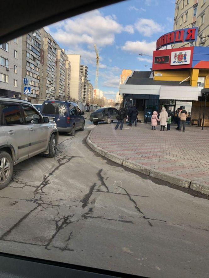 Новини Вінниці - фото з «Летючий голландець» на Поділлі врізався у вітрину супермаркету (ВІДЕО та ФОТО) «Летючий голландець» на Поділлі врізався у вітрину супермаркету (ВІДЕО та ФОТО), фото №4 на сайті 20minut.ua