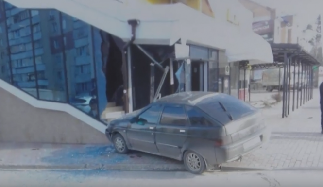 Вінниця 23-24 лютого: два пошкоджені «Пріуси», п'яний на «Волзі» та «ВАЗ» у магазині, фото №1 на сайті 20minut.ua