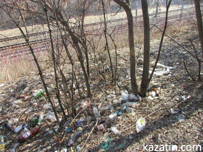 Замість "пролісків" на ПРБ в Козятині повилазили сміття і люки без кришок, фото №6 на сайті 20minut.ua