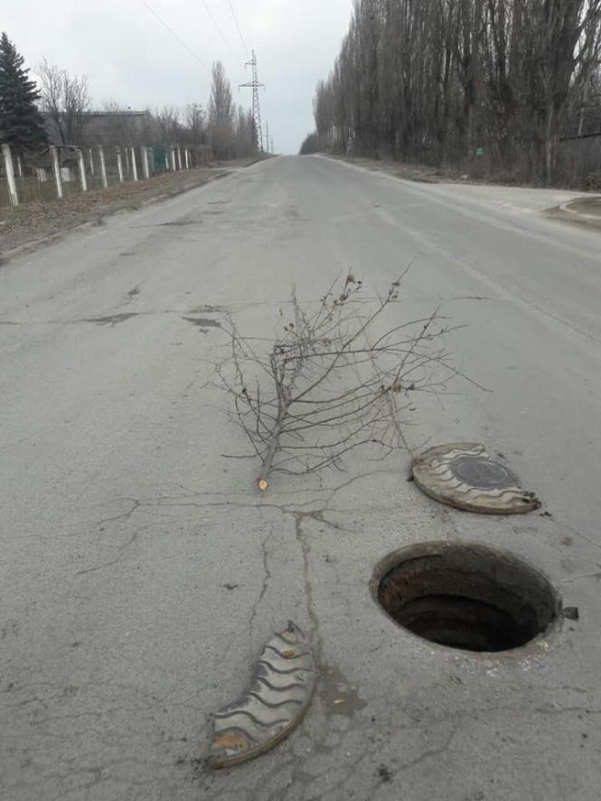 Новини Кам'янця-Подільського - фото з Комунальники Кам’янця звертають увагу містян на проблему з покришками Комунальники Кам’янця звертають увагу містян на проблему з покришками, фото №1 на сайті 20minut.ua