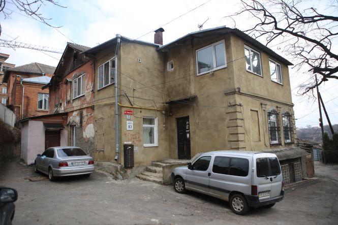 Стіна на Оводова може впасти на дім. Її обіцяли відремонтувати у 2017 році, фото №3 на сайті 20minut.ua