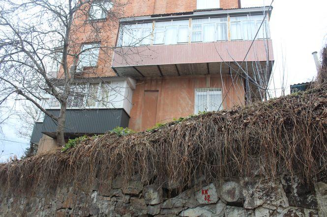 Стіна на Оводова може впасти на дім. Її обіцяли відремонтувати у 2017 році, фото №4 на сайті 20minut.ua