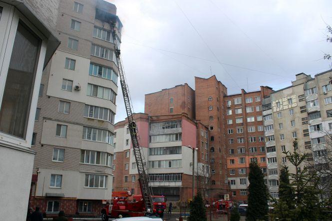 Новини Хмельницького - фото з На Подільській з палаючої квартири витягли 50-річну хмельничанку На Подільській з палаючої квартири витягли 50-річну хмельничанку, фото №3 на сайті vsim.ua